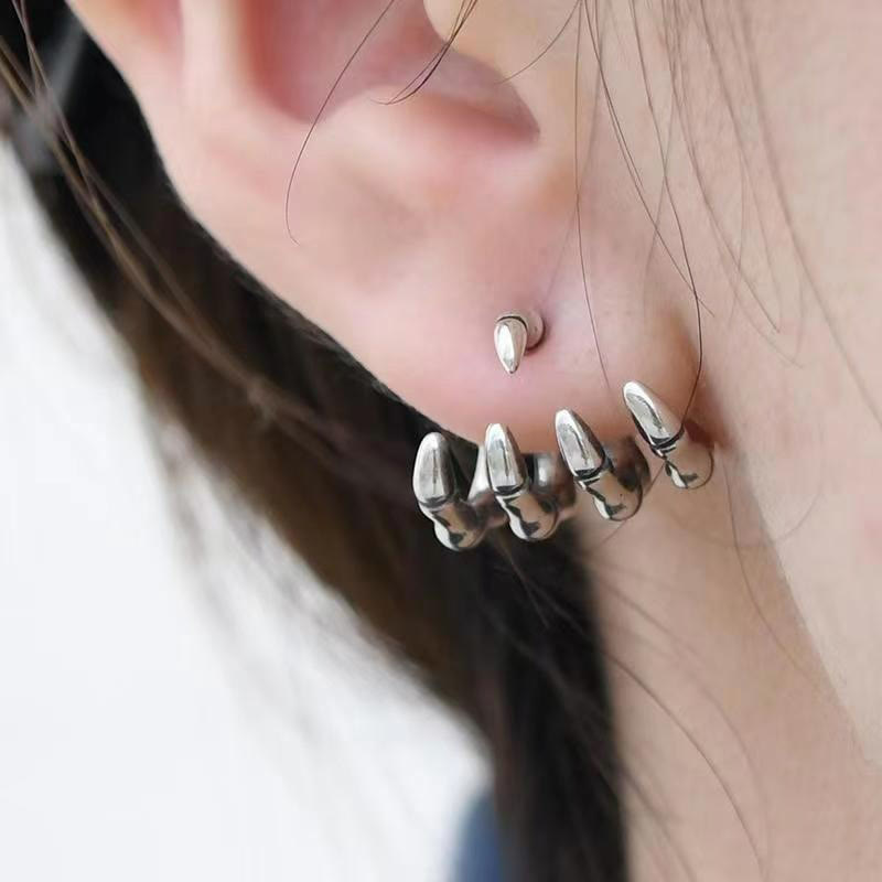 Dashingsoul Halloween Retro Punk Skeleton Hand Bone Earrings
